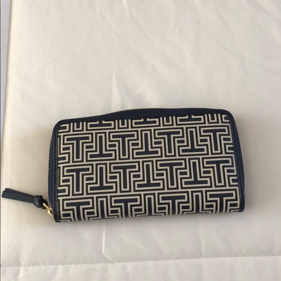 🛑 SOLD ON MERCARI TORY Burch Parker Geo T Wallet - Picture 2 of 5